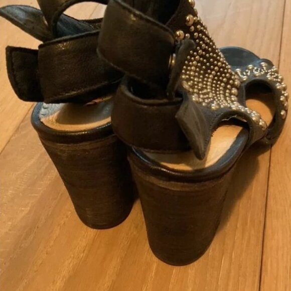 Juice Shoes - Studded Black Leather - Size 6 - Picture 4 of 5